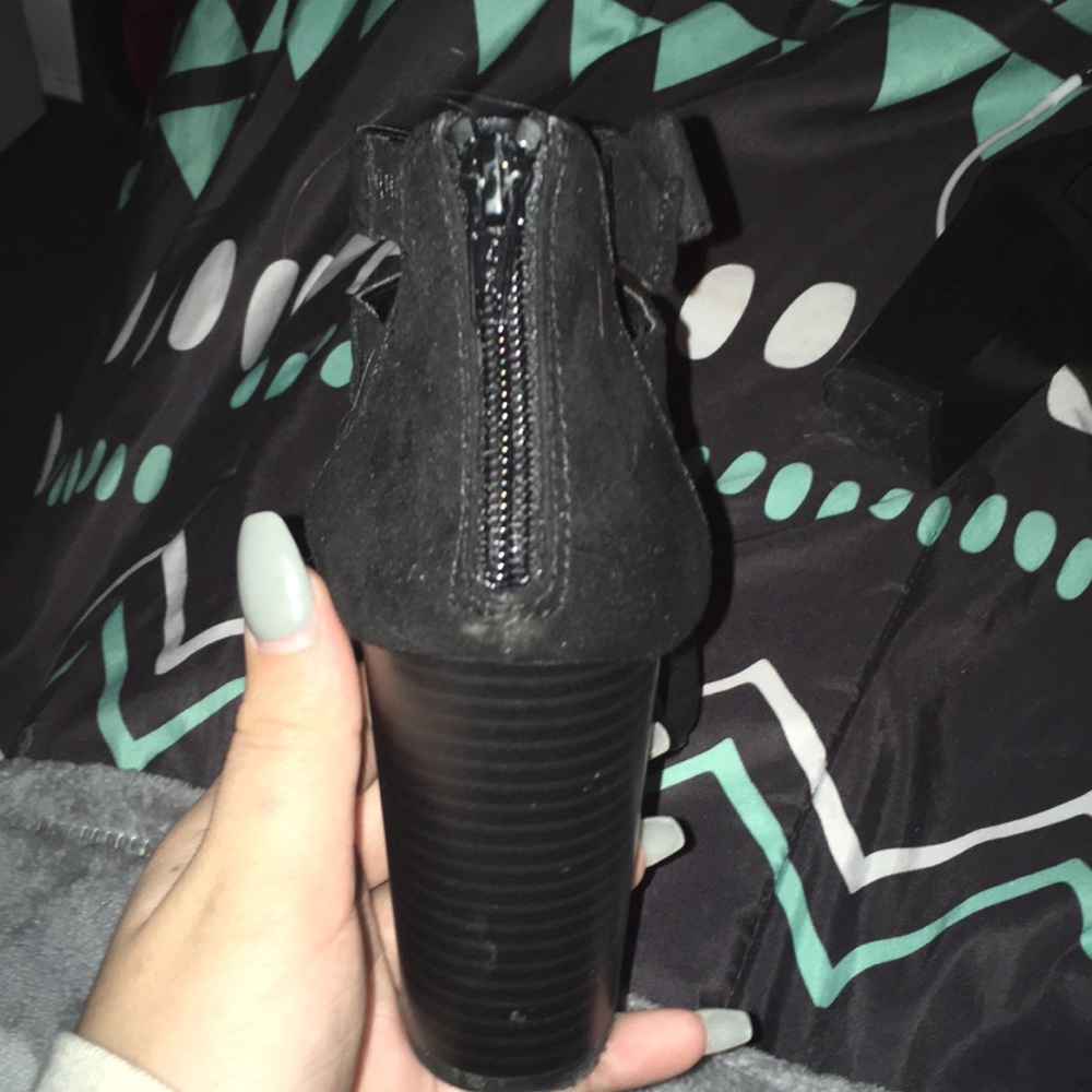 Shoes - Picture 2 of 3